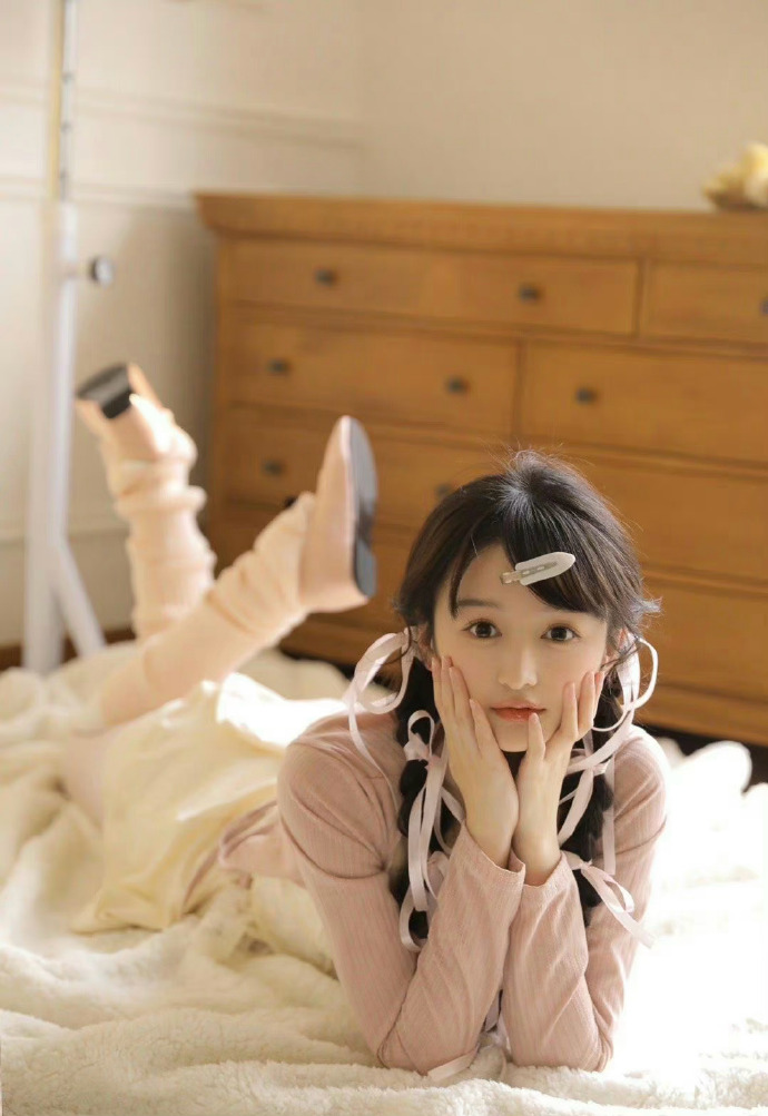 公寓春光 封面